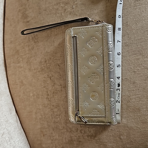 Guess wallet NWOT - Picture 5 of 9